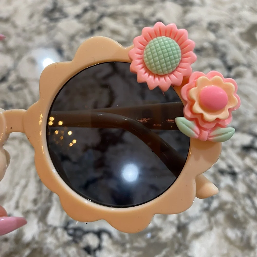 Light peach flower shaped girls sunglasses